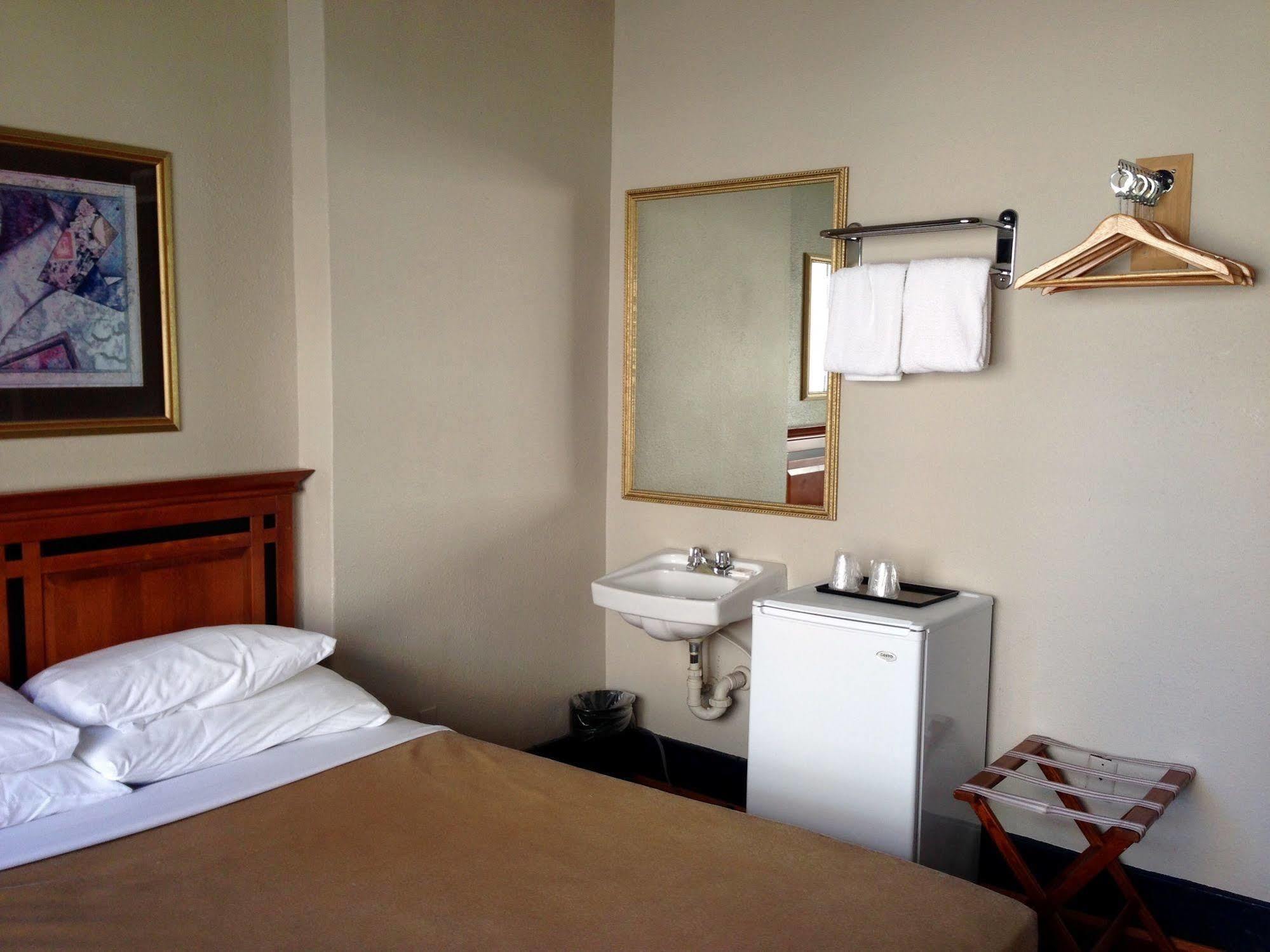 Hotel Ambassador Vancouver Eksteriør billede