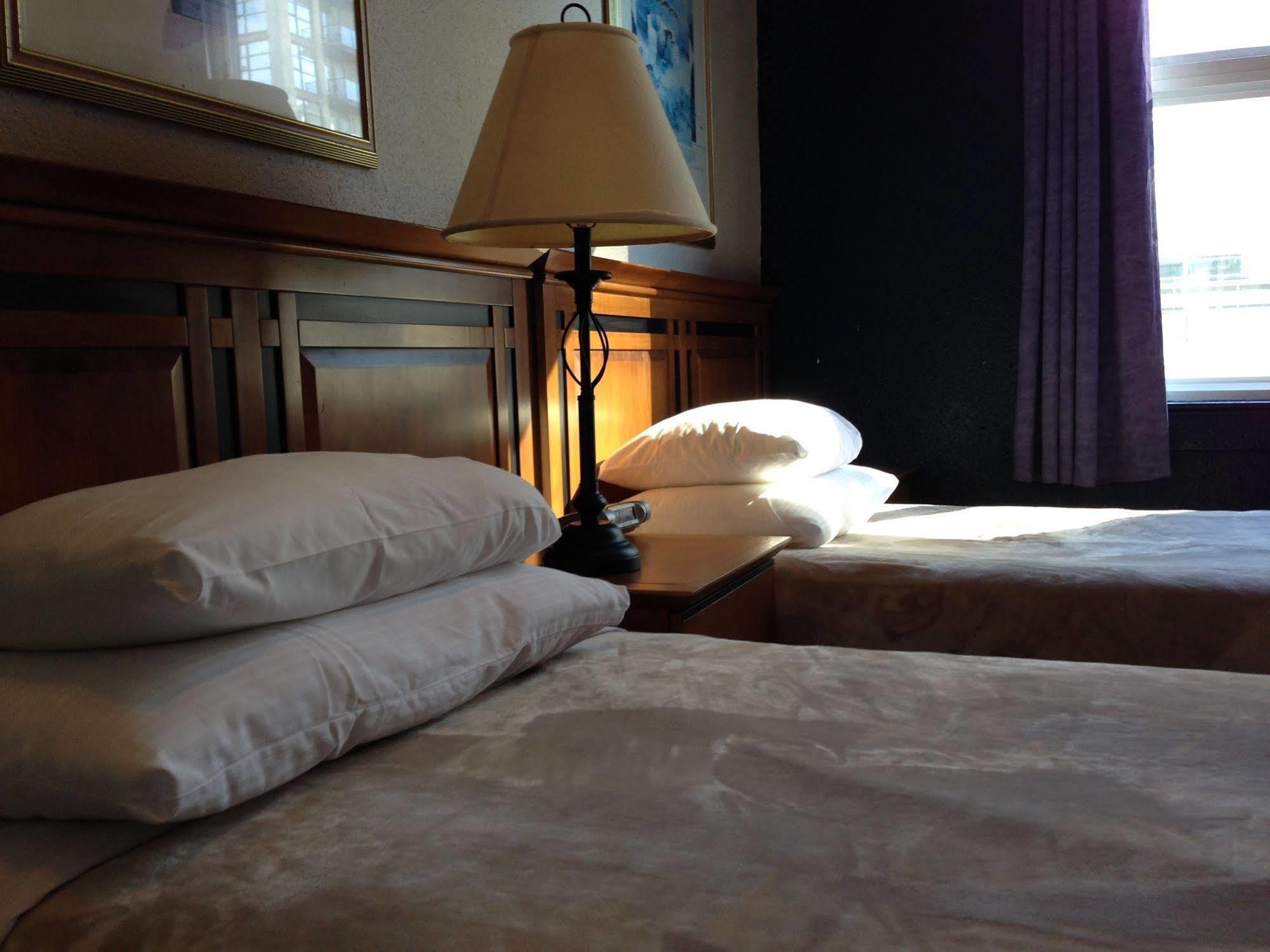 Hotel Ambassador Vancouver Eksteriør billede