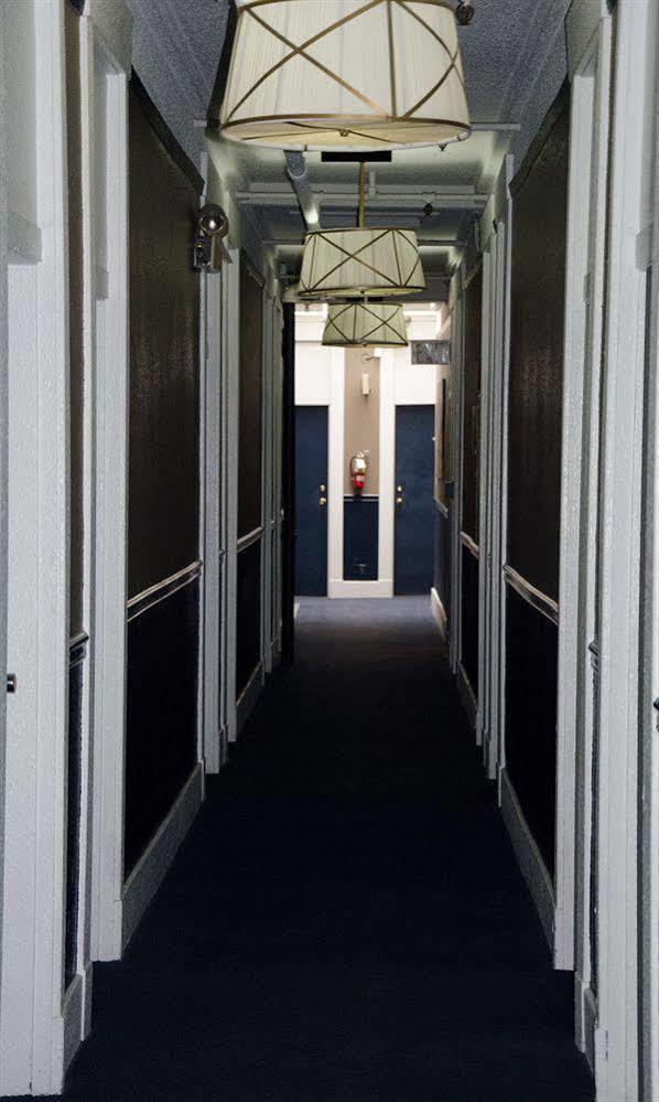 Hotel Ambassador Vancouver Eksteriør billede